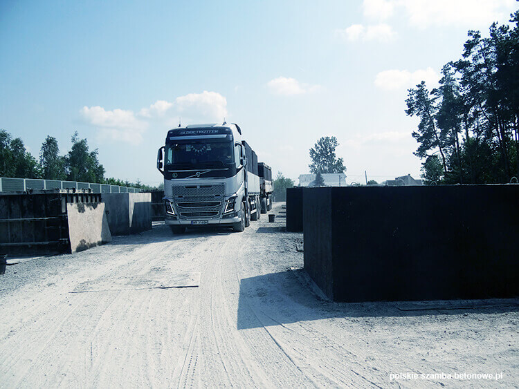 Transport szamb betonowych  w Olszynie